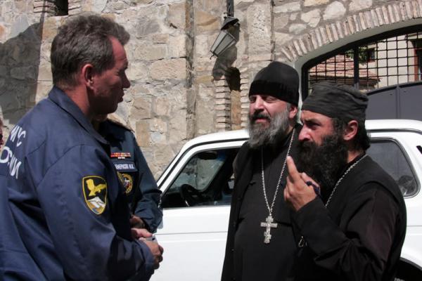 Кто поможет?