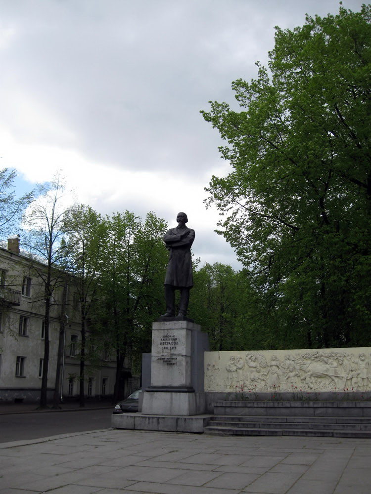 Памятник Некрасову в Ярославле